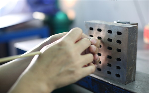 科翔模具_塑料模具注塑加工廠生產abs注塑件怎么才能增加光亮度？